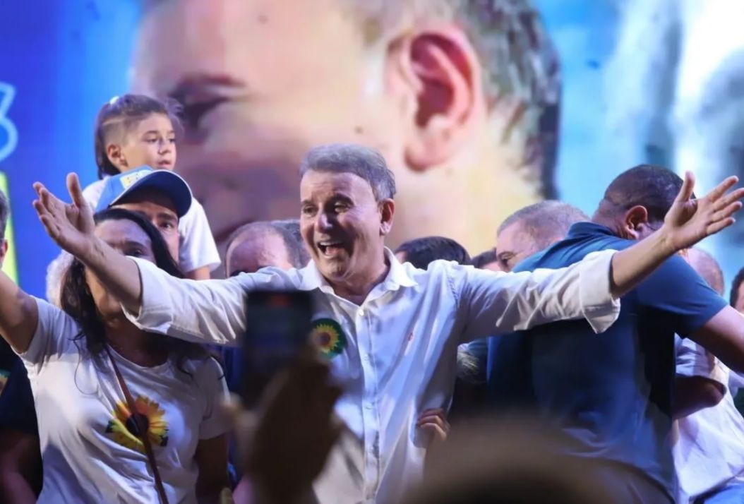 Nesta quinta, 12 de dezembro de 2024,Eduardo Siqueira Campos é Diplomado Prefeito de Palmas: Uma Jornada de Persistência e Simplicidade