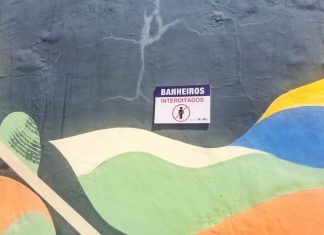 Banheiro público da Praia da Graciosa é interditado temporariamente para reforma geral