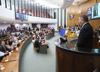 Eduardo Siqueira Campos exalta legado da cidade em sessão solene na Assembleia Legislativa pelos 36 anos da Capital