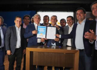 Governador Laurez Moreira encaminha PCCR da Educação à Assembleia e pede celeridade para a aprovação